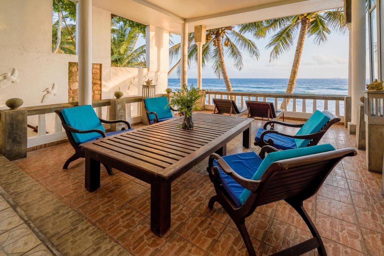 Blue Sky Beach Resort Unawatuna Bagian luar foto