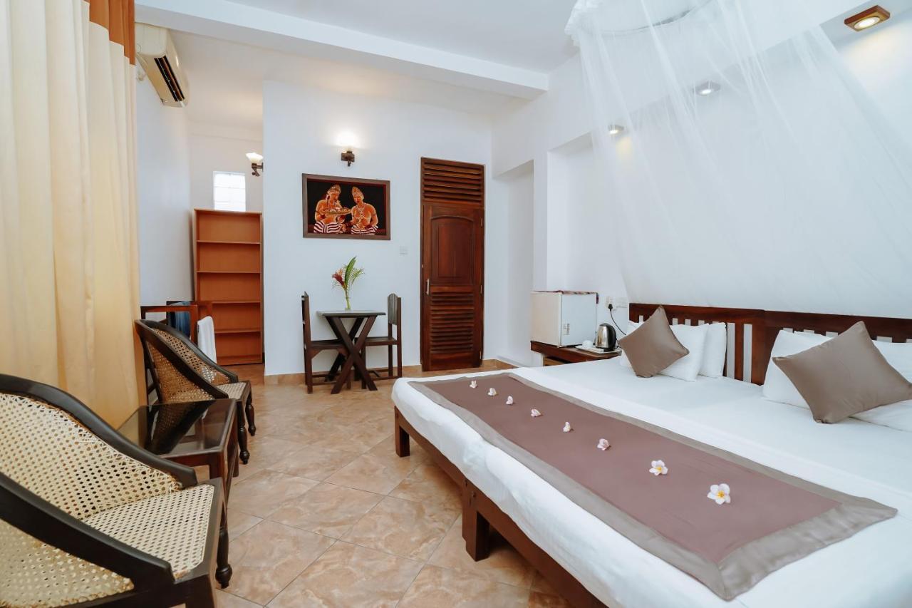 Blue Sky Beach Resort Unawatuna Bagian luar foto