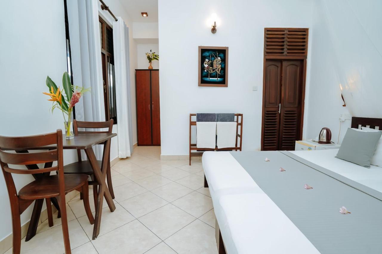 Blue Sky Beach Resort Unawatuna Bagian luar foto