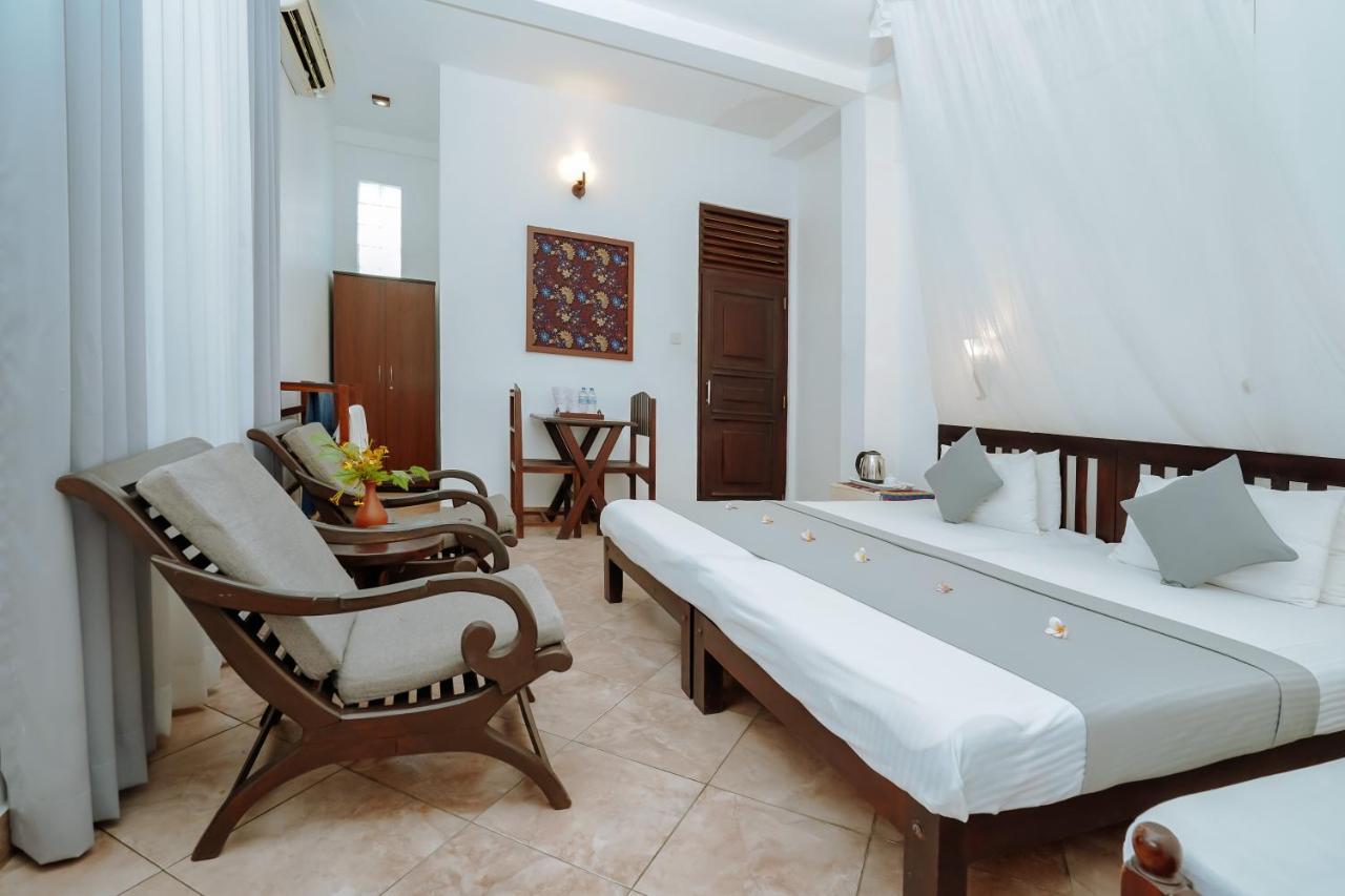 Blue Sky Beach Resort Unawatuna Bagian luar foto