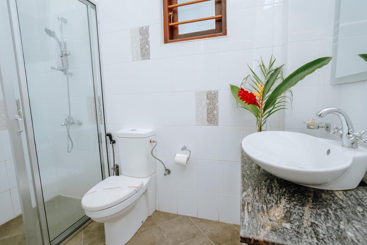 Blue Sky Beach Resort Unawatuna Bagian luar foto