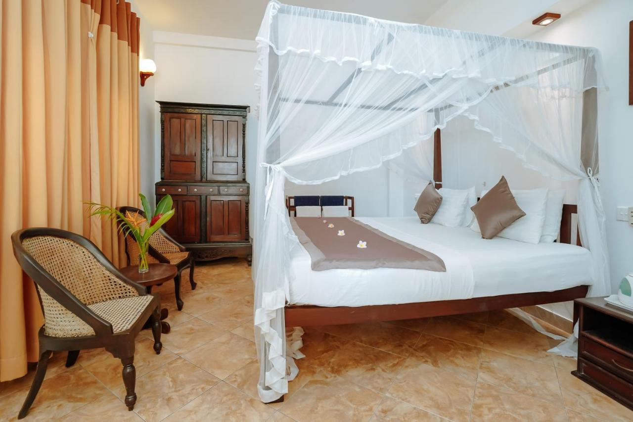 Blue Sky Beach Resort Unawatuna Bagian luar foto