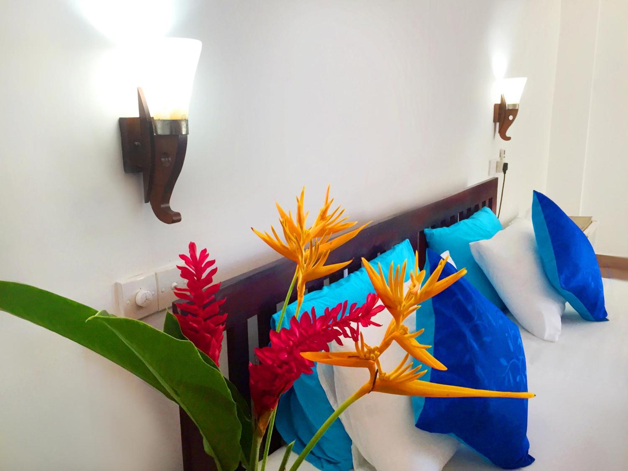 Blue Sky Beach Resort Unawatuna Bagian luar foto