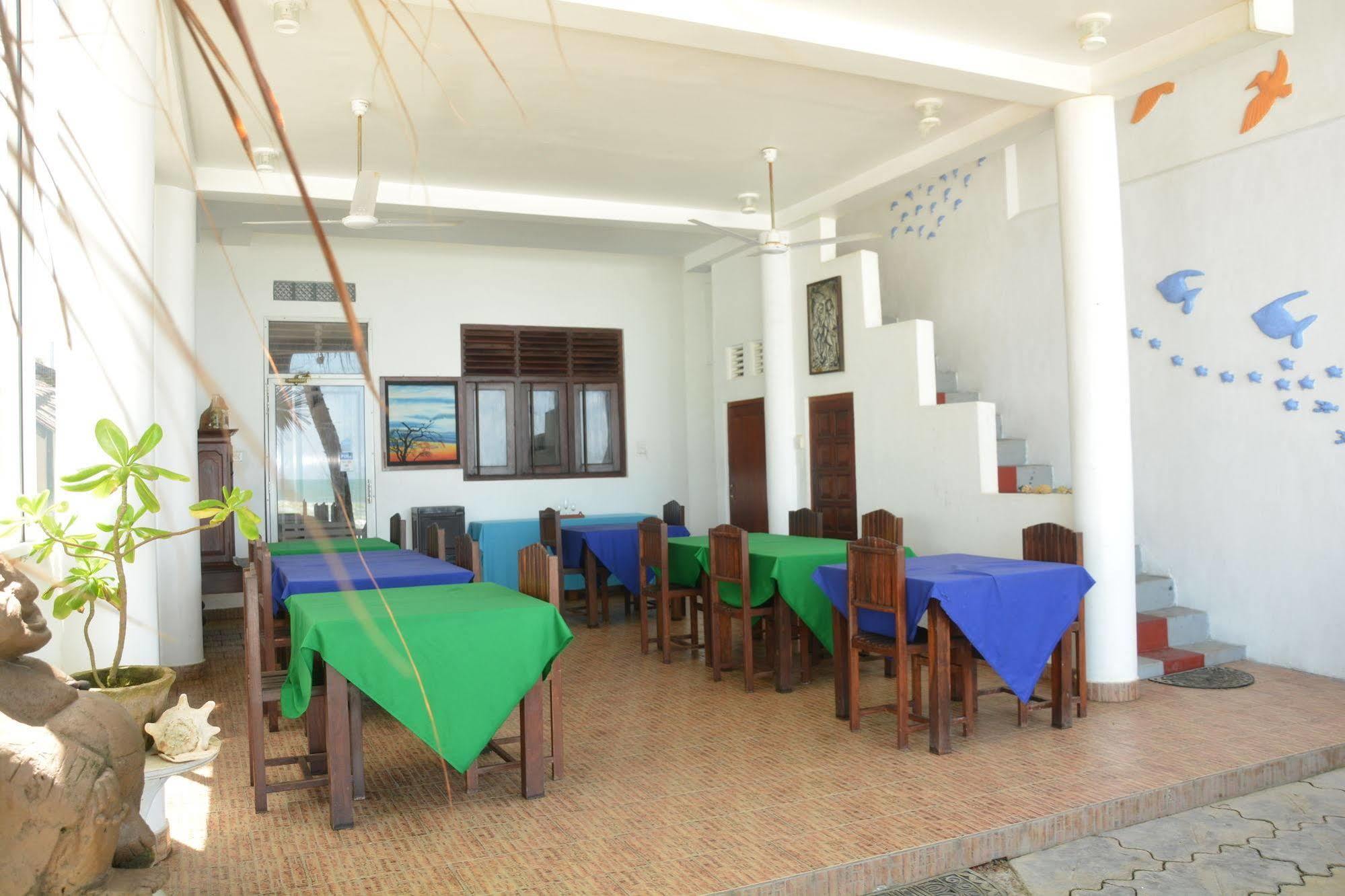 Blue Sky Beach Resort Unawatuna Bagian luar foto