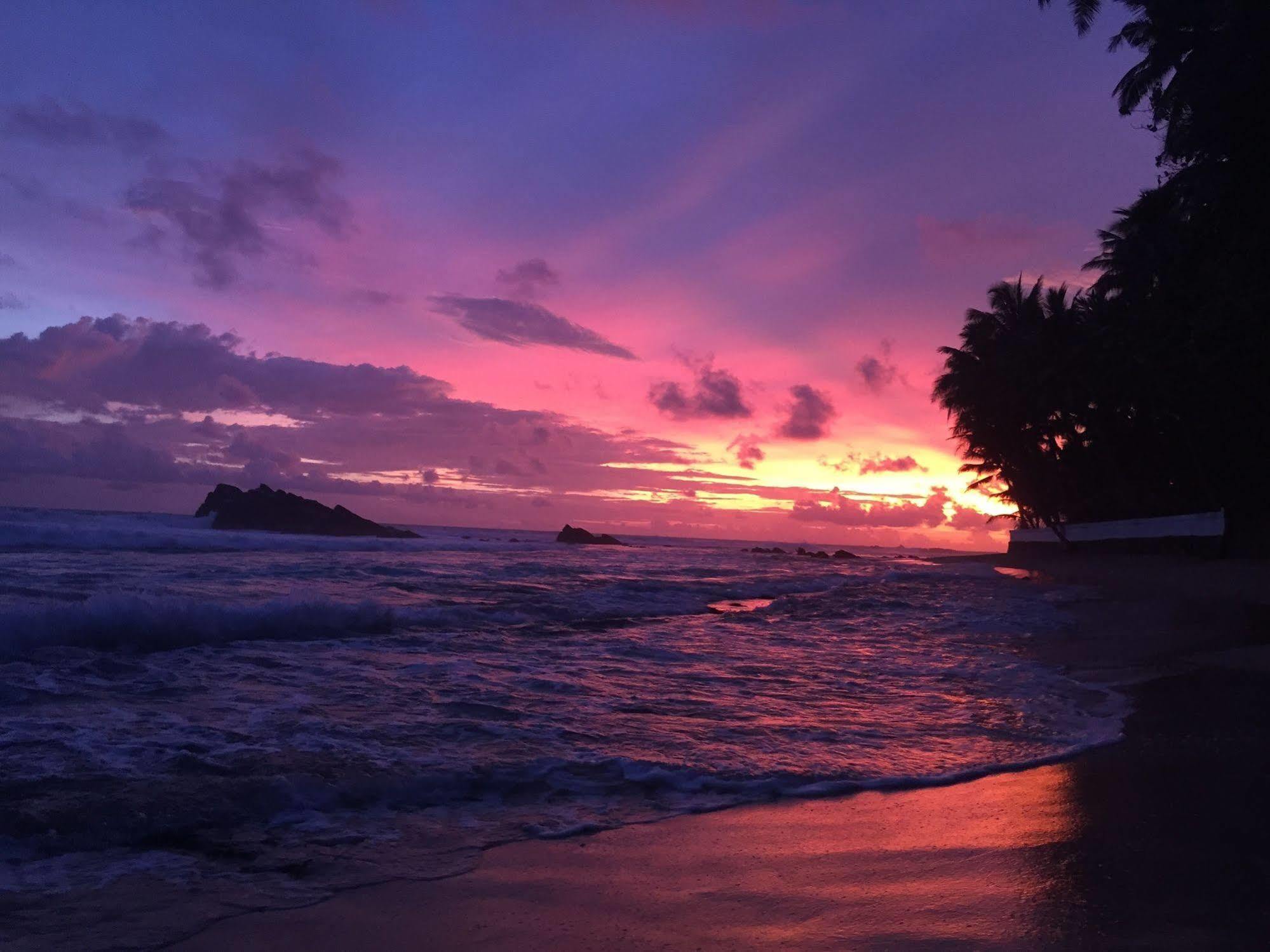 Blue Sky Beach Resort Unawatuna Bagian luar foto