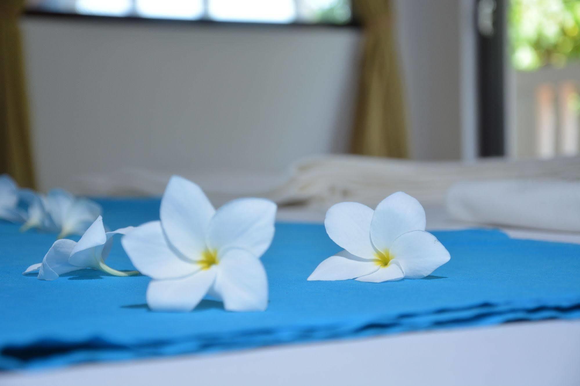 Blue Sky Beach Resort Unawatuna Bagian luar foto
