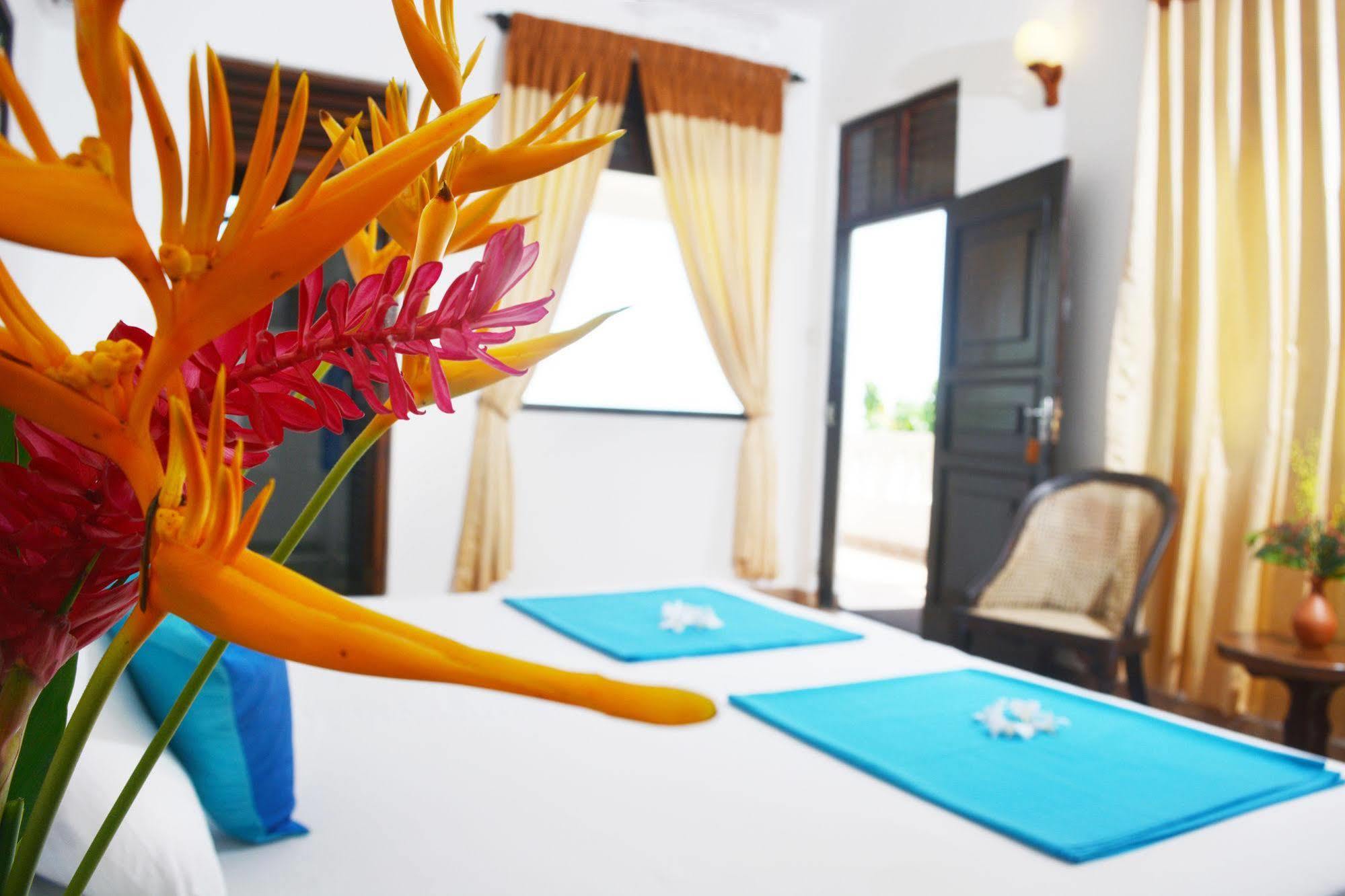 Blue Sky Beach Resort Unawatuna Bagian luar foto