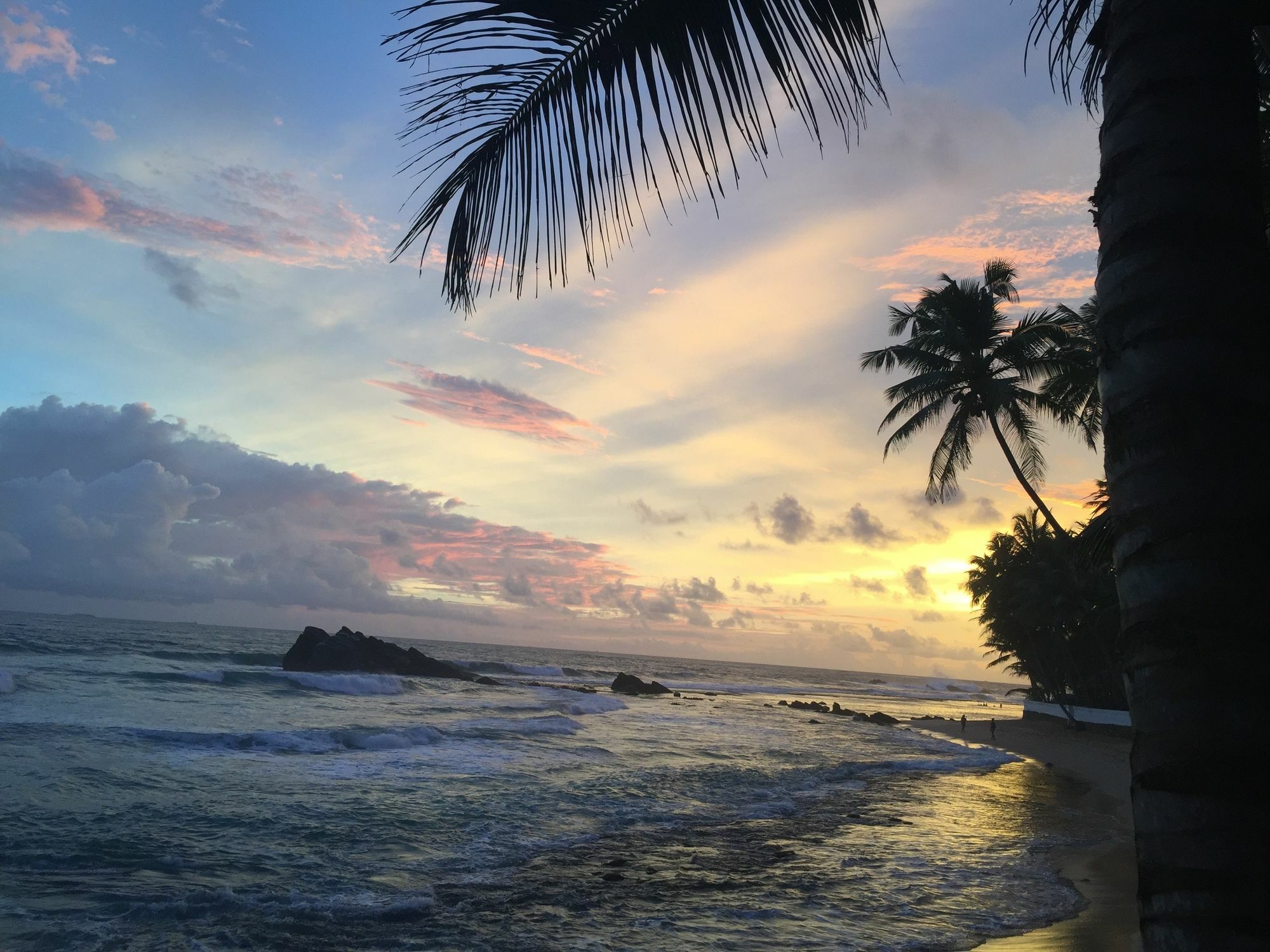 Blue Sky Beach Resort Unawatuna Bagian luar foto